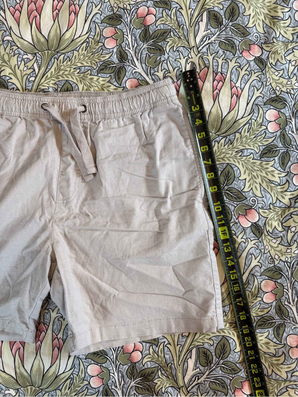 Tailor Vintage Men’s Light Beige Drawstring Shorts - Picture 6 of 6